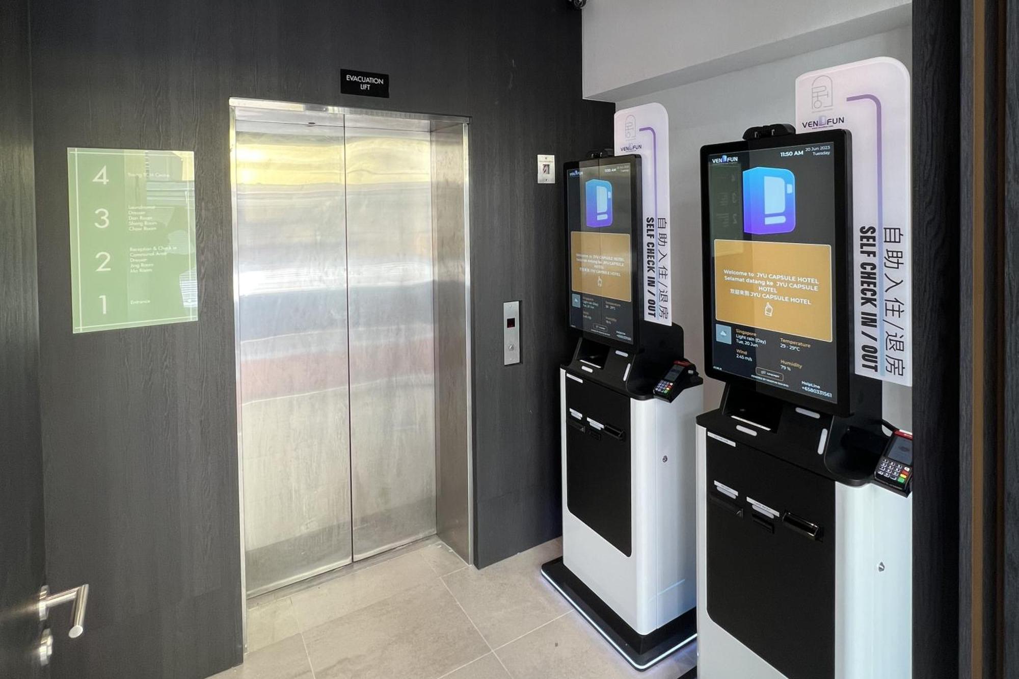 Jyu Capsule Hotel Singapore Exterior photo
